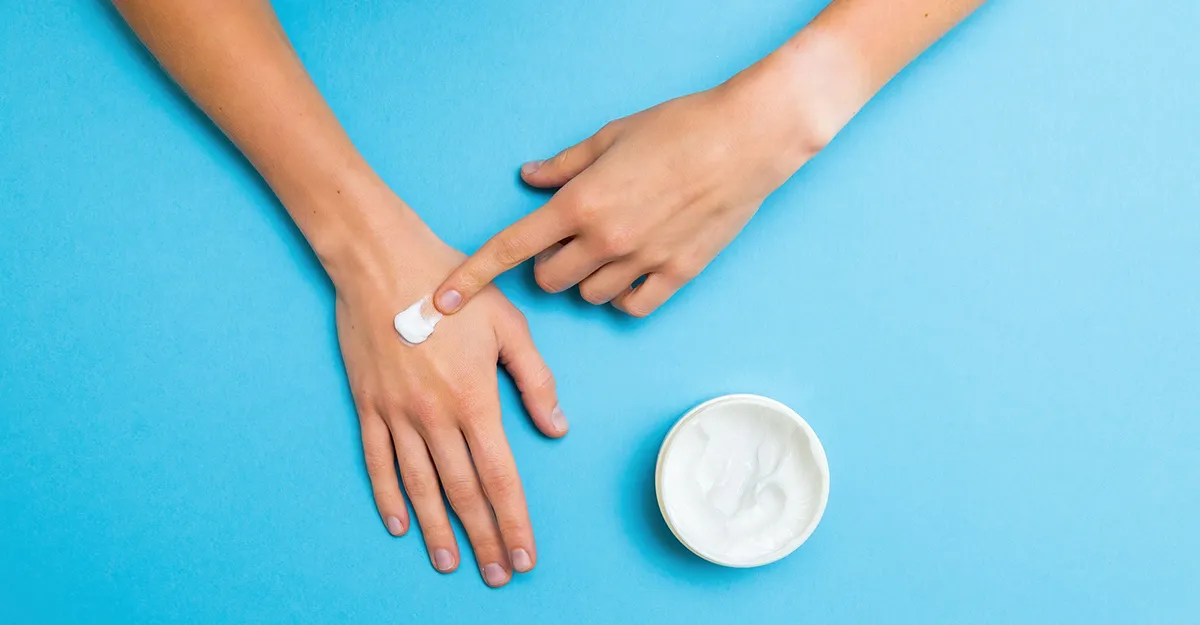 Preventing hand eczema, moisturising hands